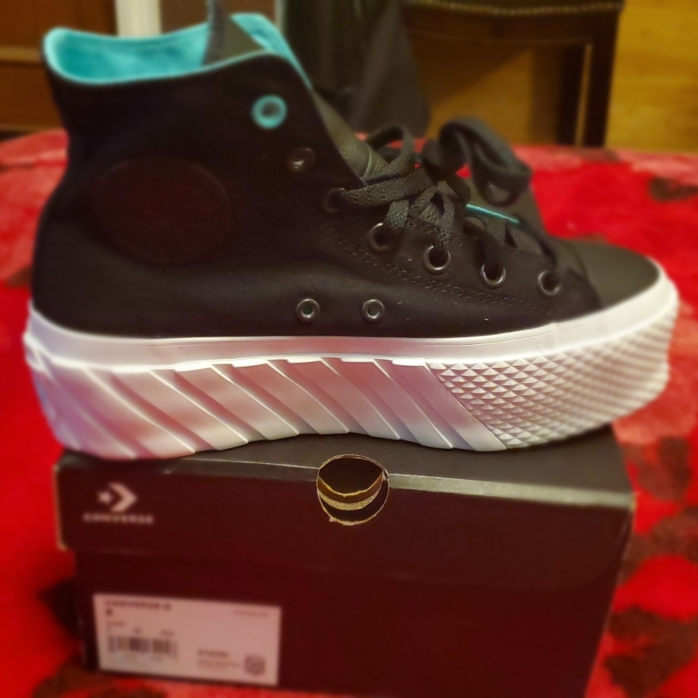 Converse - Picture 2 of 7